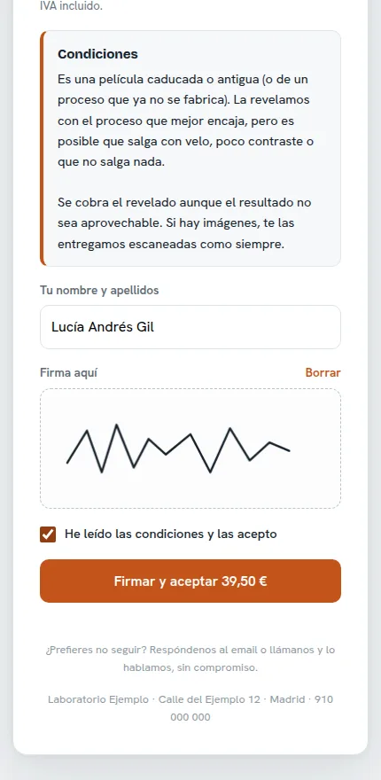 Presupuesto de escaneo de Super 8 con la firma del cliente hecha con el dedo